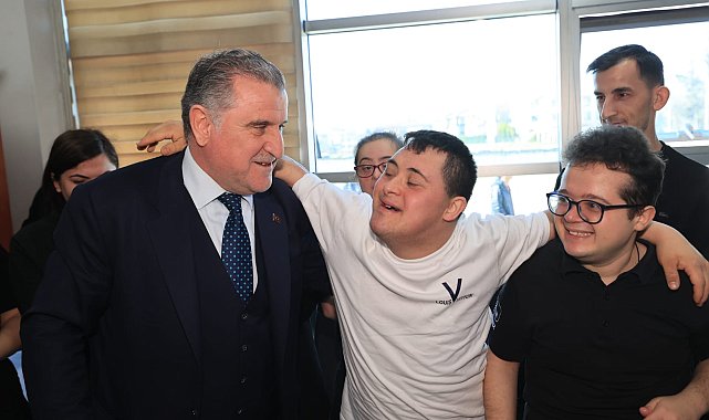 Bakan Bak, down sendromlu milli sporculara başarılar diledi