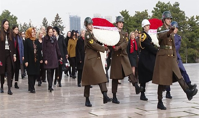 Bakan Güler'in eşi, 8 Mart Dünya Kadınlar Günü dolayısıyla Anıtkabir’i ziyaret etti