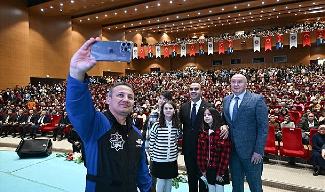 Bakan Kacır: Bu ülke evlatlarının geliştirdiği roket teknolojisiyle Türkiye aya erişecek