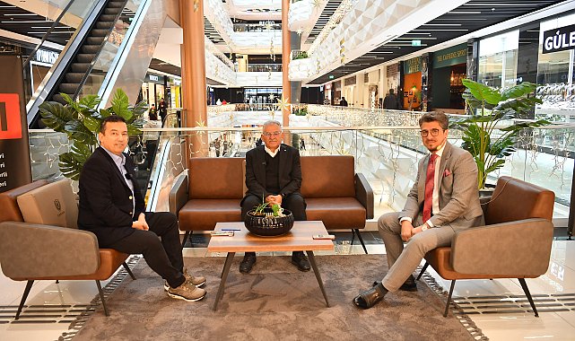 Başkan Büyükkılıç, AVM ziyaretlerine devam ediyor