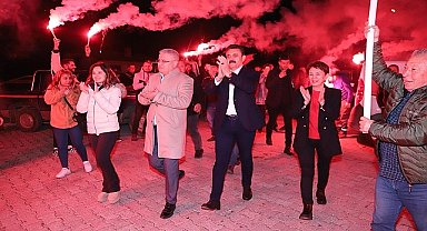 Başkan Kırgöz'e Dede Ocağı Kıratlı'da Zeybek Sürprizi