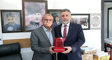 Başkan Sandal'dan 24 muhtara teşekkür plaketi