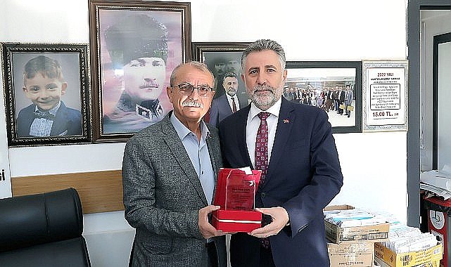 Başkan Sandal'dan 24 muhtara teşekkür plaketi