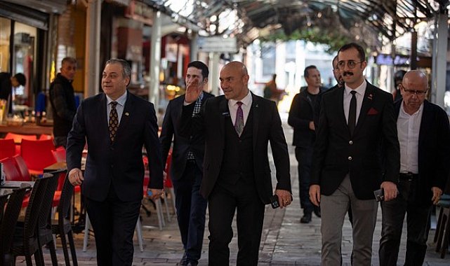 Başkan Soyer, Kemeraltı esnafı ile bir araya geldi