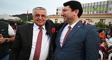 Başkan Topaloğlu'ndan ilçe merkezinde iftar yemeği