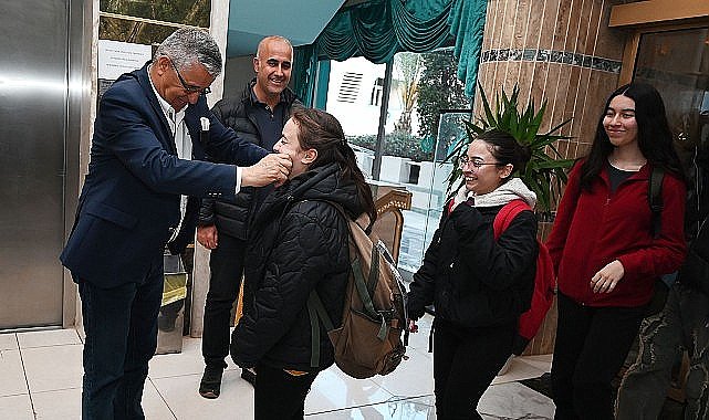 Başkan Topaloğlu'ndan öğrencilere iftar yemeği