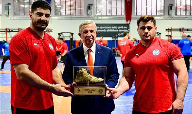 Başkan Yavaş, olimpiyatlara hazırlanan milli güreşçileri ziyaret etti