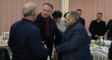 Beylikdüzü Belediye Başkanı Mehmet Murat Çalık, Ramazan ayının ilk sahurunu Yakuplu Mahallesi'ndeki komşularıyla yaptı