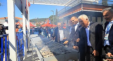 Binlerce Vatandaş Hamsi Festivali için Kent Meydanında Bir Araya Geldi