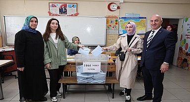 Bıyık, oyunu ailesiyle birlikte kullandı; 