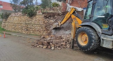 Burhaniye Belediyesi Fen İşleri Müdürlüğü'nce ilçenin dört bir yanında çalışmalar devam ediyor