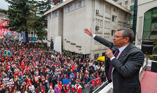 CHP Genel Başkanı Özel, Rize Pazar'da vatandaşlarla bir araya geldi