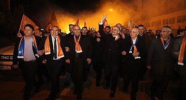 Çiftçi'den miting gibi açık hava toplantısı