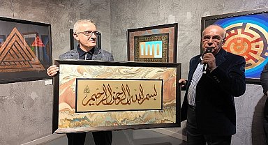 ''Çizgi Ötesi'' Savaş Çevik Hat Sergisi Sanatseverlerle Üsküdar'da Buluştu