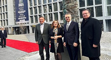 Cumhuriyetin İlk Heykeltraşlarından Zühtü Müridoğlu'nun Heykeli 100. Yıl Anısına Bronz Döküm Olarak Kamusal Alanda Sergileniyor