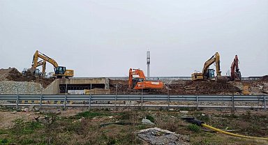 D-100 üzerindeki üstgeçitte imalatlar yapılıyor