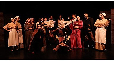  Ege'nin en köklü öğrenci topluluğu: Ege Üniversitesi Tiyatro Topluluğu