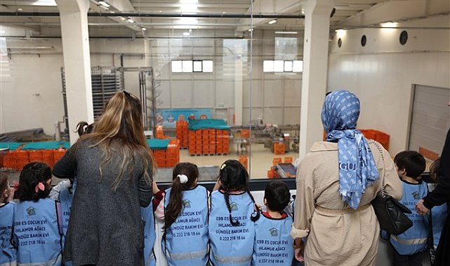 Eskişehir'de çocuklar Halk Ekmek Unlu Mamuller Fabrikası’nı ziyaret etti