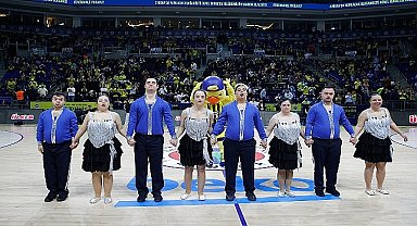 Fenerbahçe Beko-Fc Barselona Maçı'nda Dünya Down Sendromu Günü'ne Özel Devre Arası Sürprizi