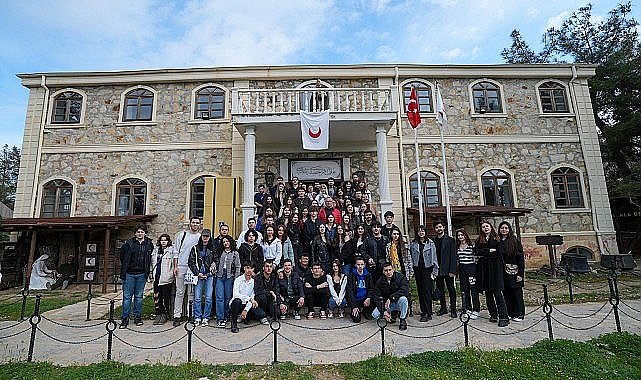 Gaziemirli gençler Çanakkale'de tarihin izini sürdü