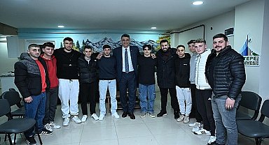 Gençler ilk oylarını Mustafa ağabeylerine atacak