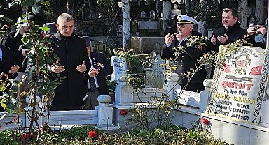 Gölcük'te 18 Mart Şehitler Günü ve Çanakkale Deniz Zaferi'nin 109. yıl dönümü nedeniyle, Atatürk Anıtı'na çelenk sunma töreni düzenlendi. Etkinlikler kapsamında şehitler dualarla anıldı