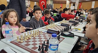 Gölcük'te satranç turnuvası başladı