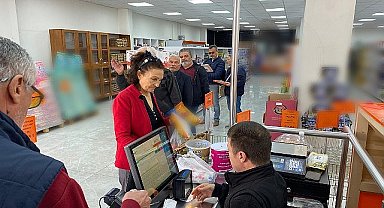 Halk Market'teki ucuz et kampanyasına büyük ilgi.