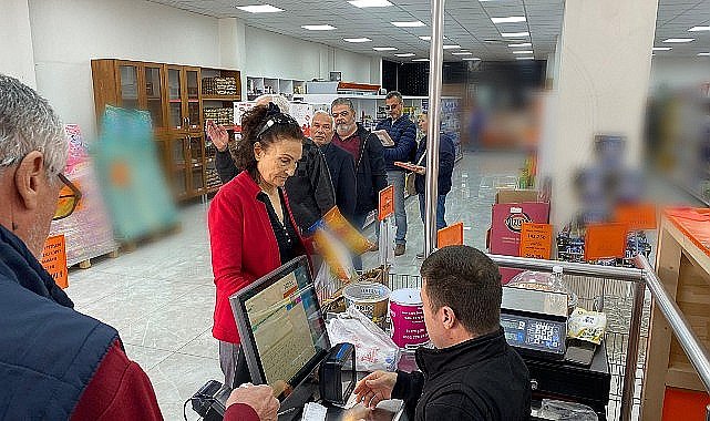 Halk Market'teki ucuz et kampanyasına büyük ilgi.