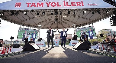 İstanbul Büyükşehir Belediye (İBB) Başkanı Ekrem İmamoğlu, Beylikdüzü Belediye Başkanı Mehmet Murat Çalık ile Beylikdüzü'nde halkla buluştu