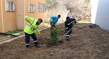 İstinat duvarı alanı yeşillendirildi