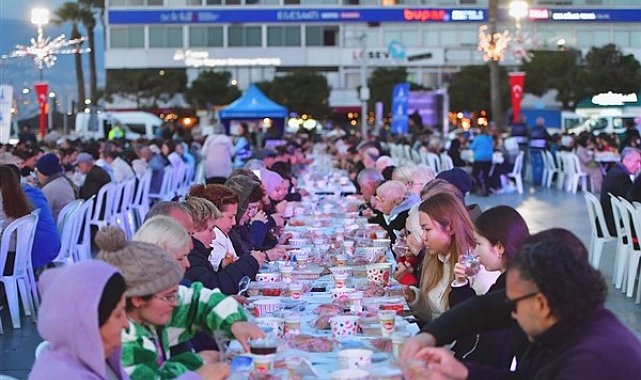 İzmir büyük iftar sofrasında buluştu