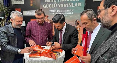 İzmir'de bağımsız genç başkandan imza günü