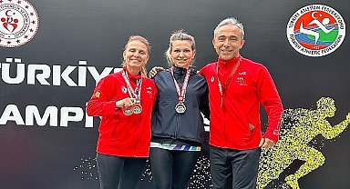 İzmirli Öğretmen Atletler Derece Yaptı