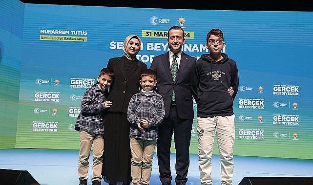 İzmit Belediye Başkan Adayı Muharrem Tutuş'un beyanname toplantısında duygusal anlar yaşandı