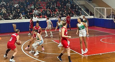 İzmit'in Perileri Antalya'yı farklı geçti