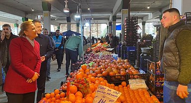 İzmit'te Başkan Hürriyet'ten pazar esnafına 'hayırlı işler'