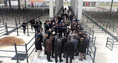 Karaman Belediyesi, şehrin ihtiyaçlarını karşılamak adına önemli bir projesini daha hayata geçirerek Hayvan Pazarını hizmete sundu