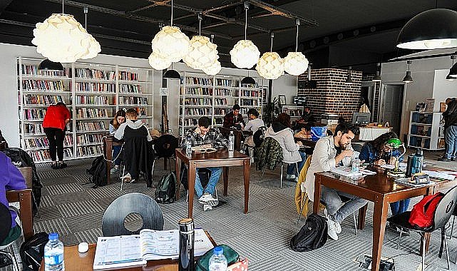 Karşıyaka Belediyesi'nden Kütüphane Haftası'na özel söyleşi