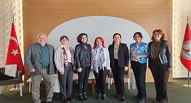 Karşıyaka Belediyesi'nden 'Yaşlılara Saygı Haftası Paneli'