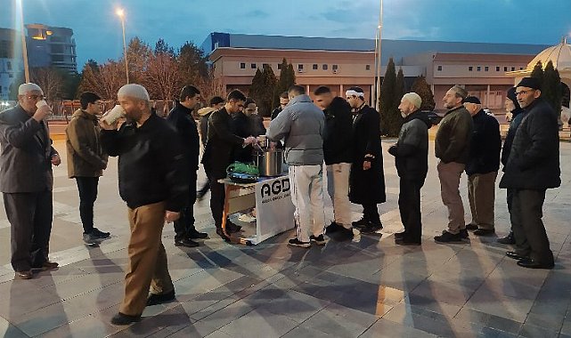 Kayseri'de cami çıkışı sıcak karşılama