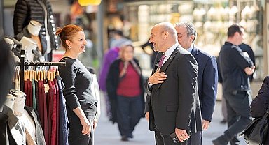 Kemeraltı esnafından Başkan Soyer'e sevgi seli “Bu alkışlar aldığım en büyük ödül