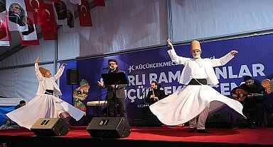 Küçükçekmece Belediyesi'nin Fevzi Çakmak Meydanı ve Sefaköy Atatürk Parkı'nda kurduğu iftar çadırlarına vatandaşlar büyük ilgi gösteriyor