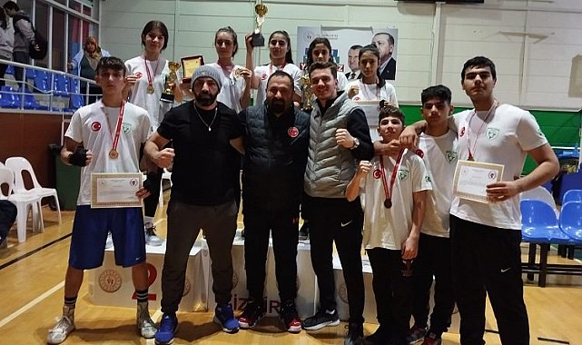 Manisalı sporcular 8 madalya ile Manisa'ya döndü