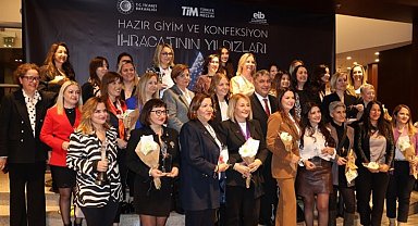 Moda endüstrisinin yıldızları ödüllerine kavuştu