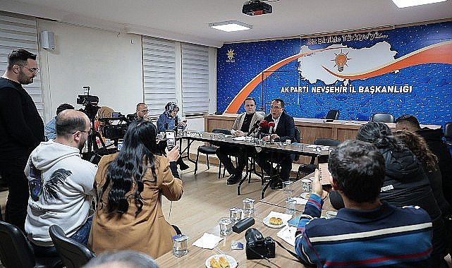 Nevşehir Belediye Başkanı ve AK Parti Belediye Başkan Adayı Dr. Mehmet Savran, iki aylık belediye başkanlık maaşını Mehmetçik Vakfı'na bağışladı
