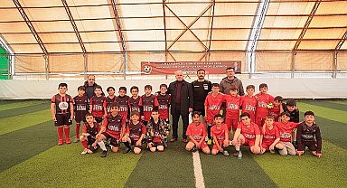 Nevşehir Belediyesi tarafından düzenlenen 3. İlkokullar Arası 23 Nisan Halı Saha Futbol Turnuvası başladı