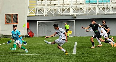 Nilüfer Altınova'ya gol yağdırdı