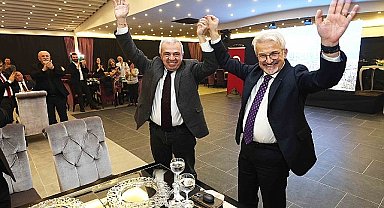 Nilüfer Belediye Meclisi'nin 2019-2024 seçim döneminin son toplantısı ve ardından yapılan kapanış yemeği duygusal anlara sahne oldu