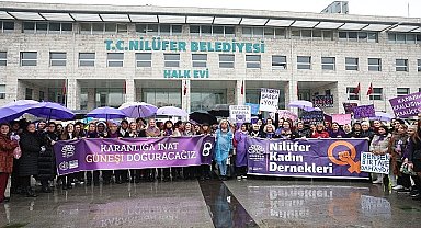 Nilüferli kadınlar 8 Mart'ta 'Karanlığa İnat Güneşi Doğuracağız' sloganıyla yürüdü